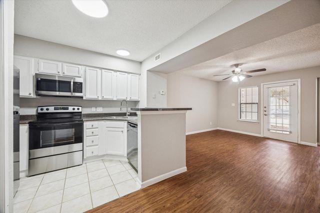 1710 W T C Jester Boulevard 2119, Houston, TX 77008