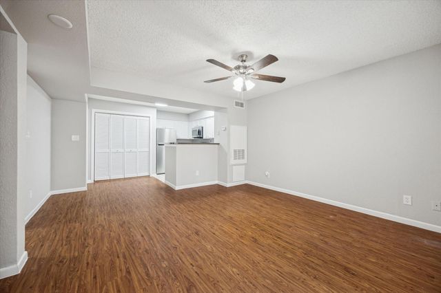 1710 W T C Jester Boulevard 2119, Houston, TX 77008