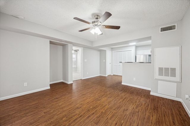 1710 W T C Jester Boulevard 2119, Houston, TX 77008