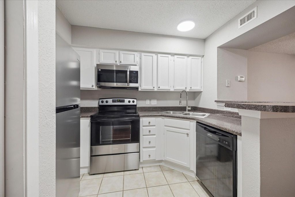 1710 W T C Jester Boulevard 2119, Houston, TX 77008