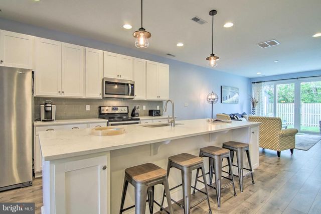 4 BLUEFIN CT, Ocean View, DE 19970