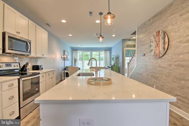 4 BLUEFIN CT, Ocean View, DE 19970