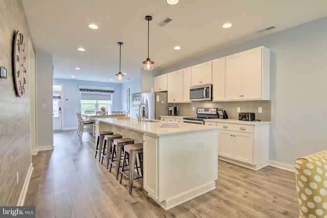 4 BLUEFIN CT, Ocean View, DE 19970