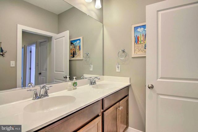 4 BLUEFIN CT, Ocean View, DE 19970