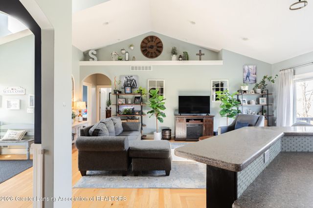 5682 Joshua Drive, Eaton Rapids, MI 48827