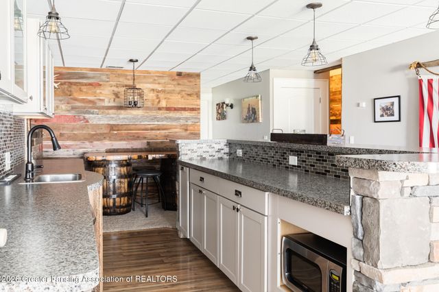 5682 Joshua Drive, Eaton Rapids, MI 48827