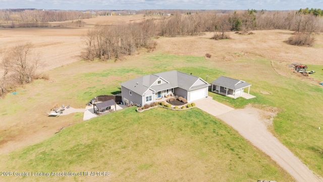 5682 Joshua Drive, Eaton Rapids, MI 48827