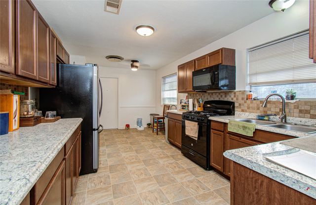 1710 W 11th Street, Freeport, TX 77541