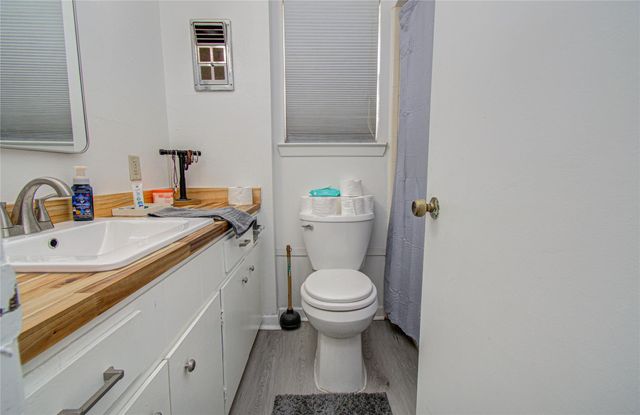 1710 W 11th Street, Freeport, TX 77541