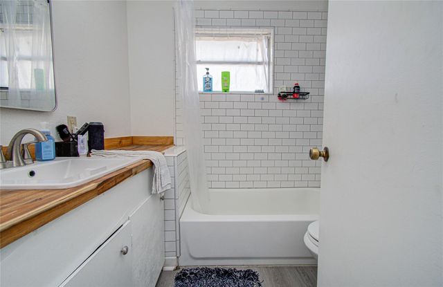 1710 W 11th Street, Freeport, TX 77541