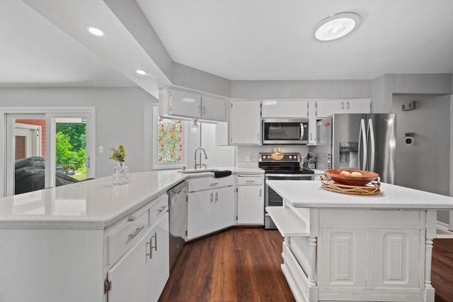 3631 E Elm ROAD, Oak Creek, WI 53154