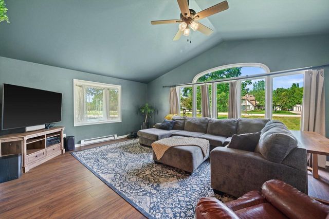 3631 E Elm ROAD, Oak Creek, WI 53154