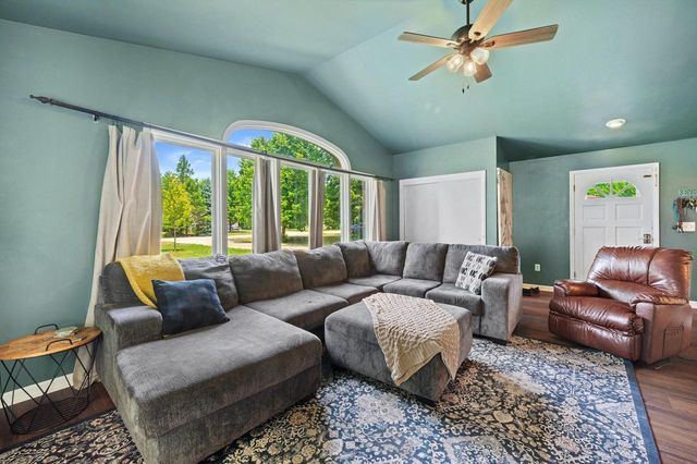 3631 E Elm ROAD, Oak Creek, WI 53154