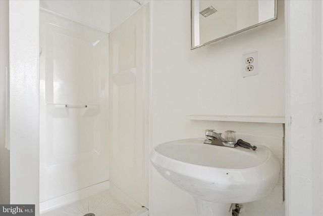 2260 N BROAD ST, Philadelphia, PA 19132