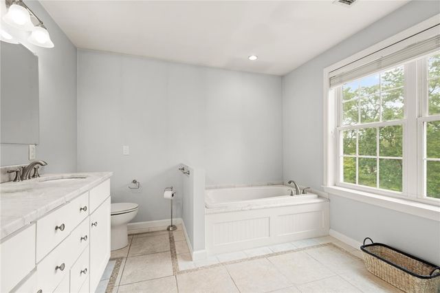 457 Cottrell Road, Tiverton, RI 02878