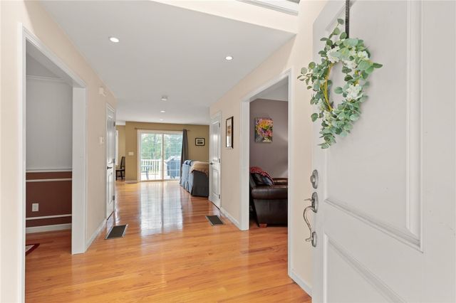 457 Cottrell Road, Tiverton, RI 02878