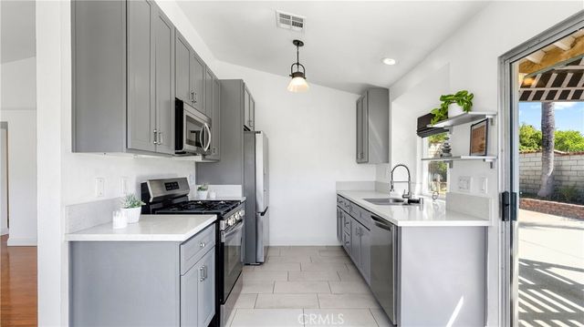 28924 Raintree Lane, Saugus, CA 91390