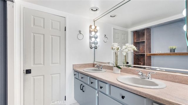 28924 Raintree Lane, Saugus, CA 91390
