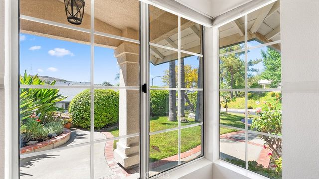 28924 Raintree Lane, Saugus, CA 91390