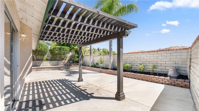 28924 Raintree Lane, Saugus, CA 91390