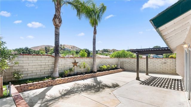 28924 Raintree Lane, Saugus, CA 91390