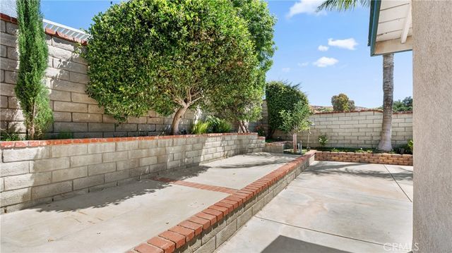 28924 Raintree Lane, Saugus, CA 91390