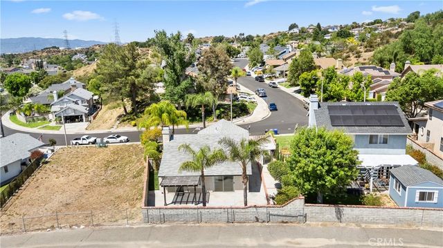 28924 Raintree Lane, Saugus, CA 91390