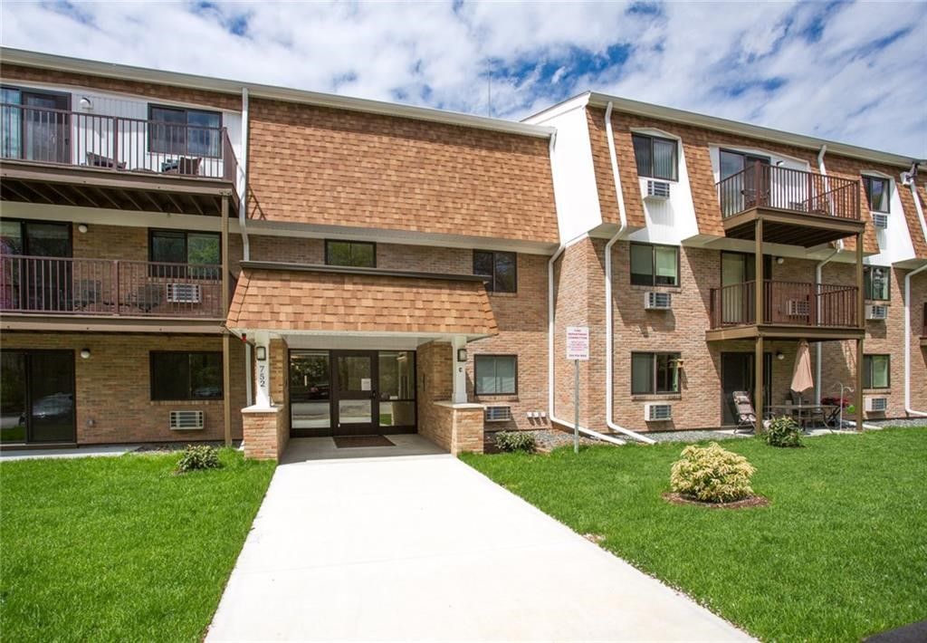 752 Quaker Lane C311, Warwick, RI 02818