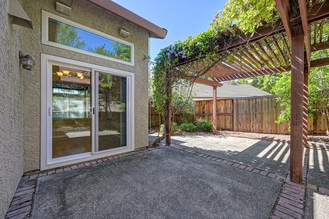 126 Larkin Cir, Folsom, CA 95630