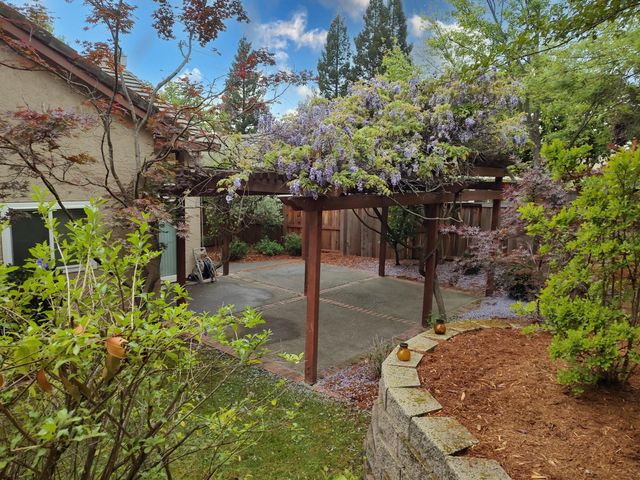 126 Larkin Cir, Folsom, CA 95630