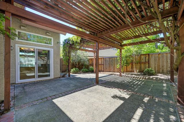 126 Larkin Cir, Folsom, CA 95630