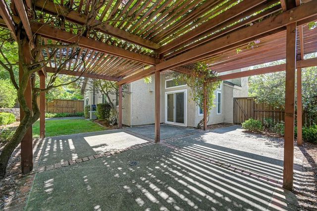 126 Larkin Cir, Folsom, CA 95630