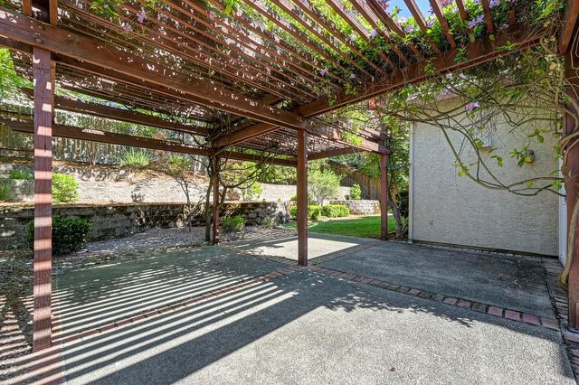 126 Larkin Cir, Folsom, CA 95630