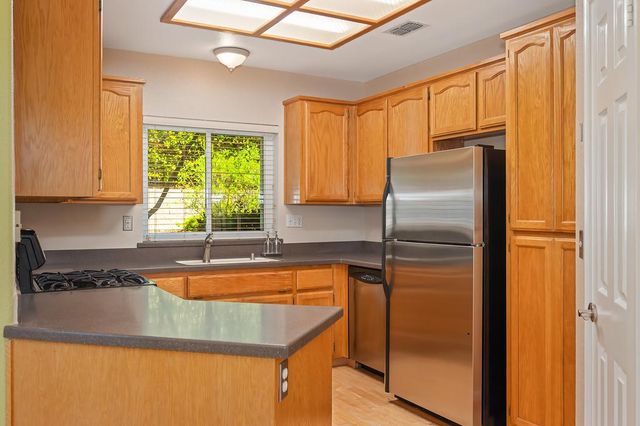 126 Larkin Cir, Folsom, CA 95630