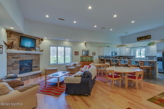 110 Diamond Point Lane, New Buffalo, MI 49117