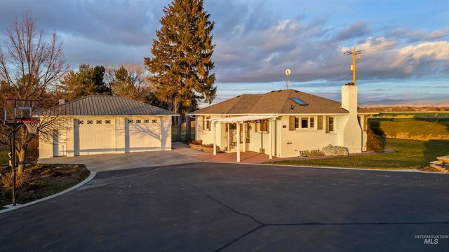 1813 S Robinson Road, Nampa, ID 83687