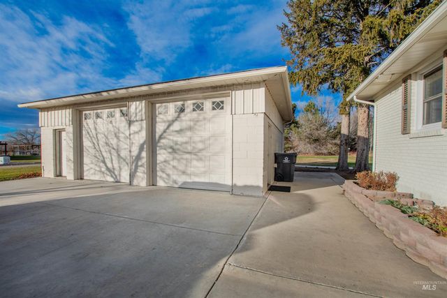 1813 S Robinson Road, Nampa, ID 83687