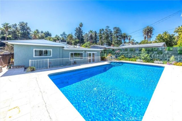 11 E Crescent, Redlands, CA 92373