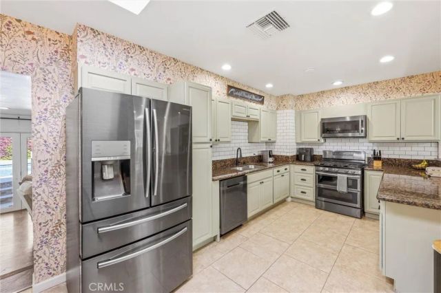 11 E Crescent, Redlands, CA 92373