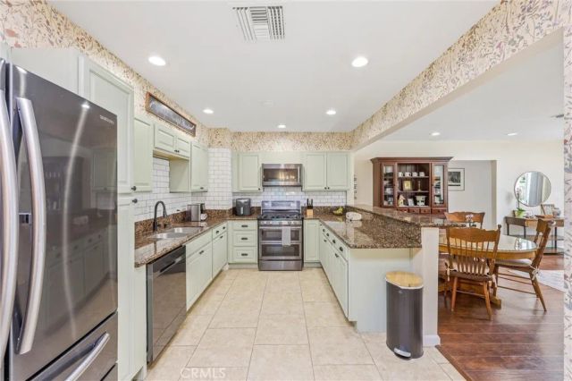 11 E Crescent, Redlands, CA 92373