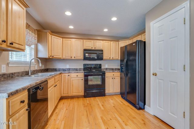 1019 Fox Meadows Circle, Bluff City, TN 37618