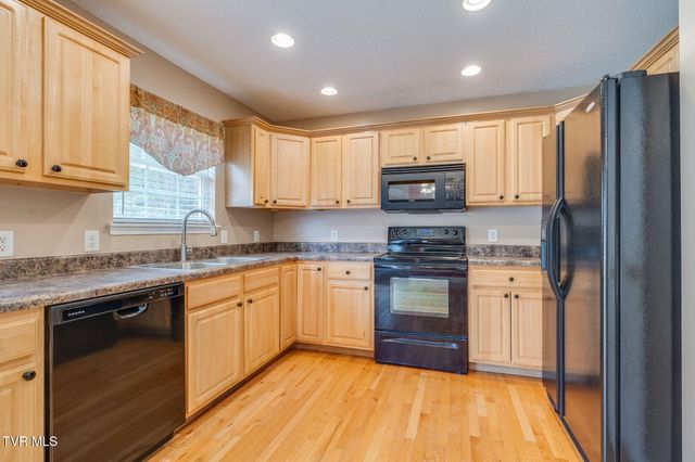 1019 Fox Meadows Circle, Bluff City, TN 37618