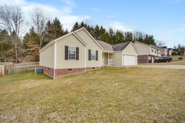 1019 Fox Meadows Circle, Bluff City, TN 37618