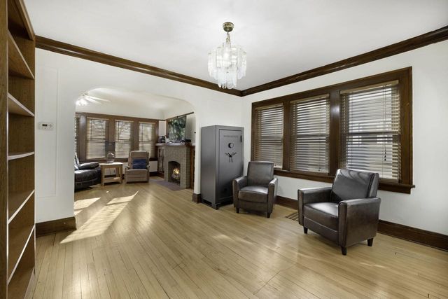 865 S 75th STREET, West Allis, WI 53214