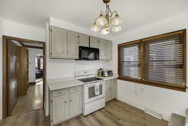 865 S 75th STREET, West Allis, WI 53214