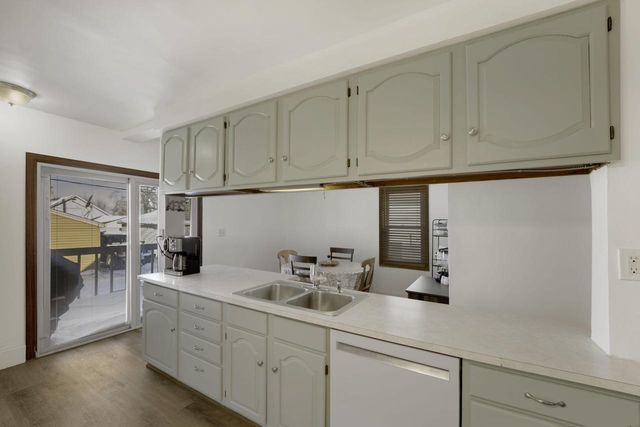 865 S 75th STREET, West Allis, WI 53214