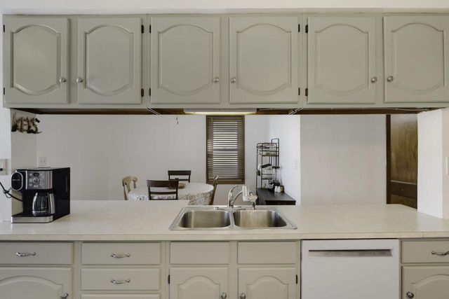 865 S 75th STREET, West Allis, WI 53214