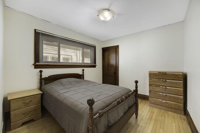 865 S 75th STREET, West Allis, WI 53214