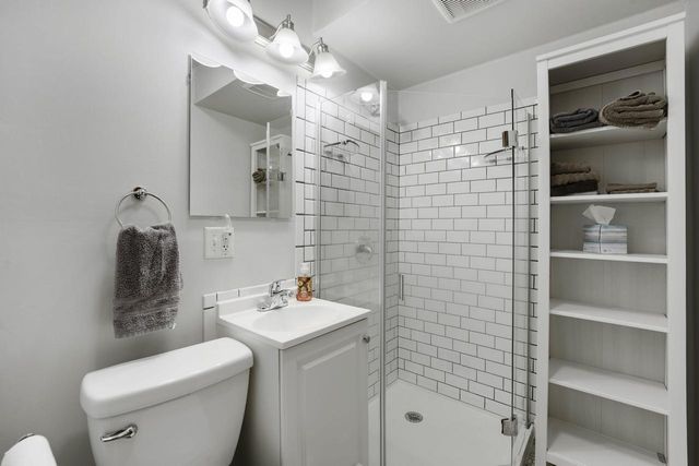 865 S 75th STREET, West Allis, WI 53214