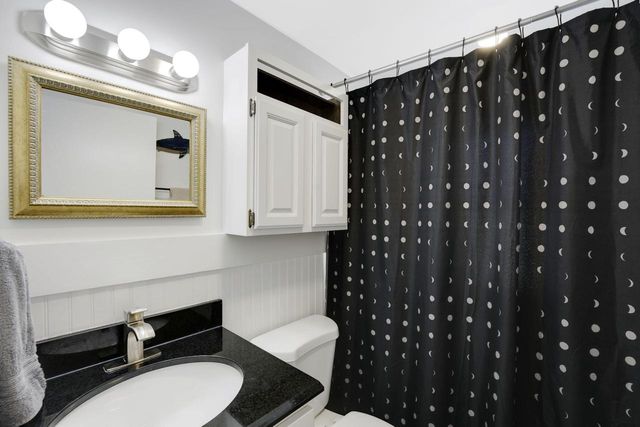 865 S 75th STREET, West Allis, WI 53214